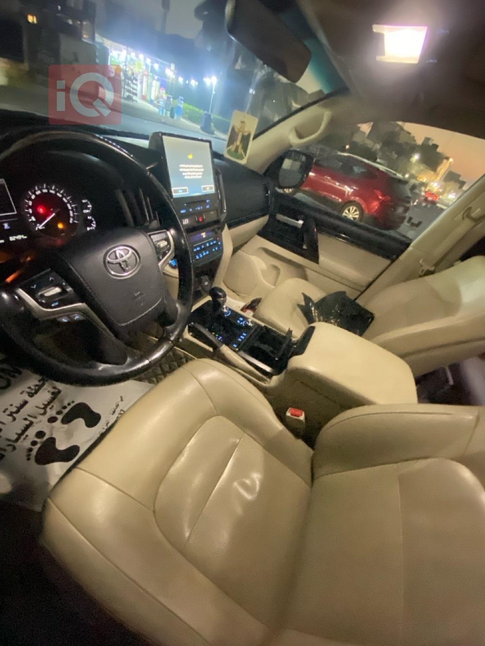 تۆیۆتا لاند کروزەر